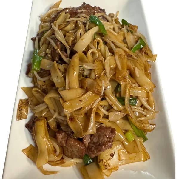 Stir Fried Beef With Flat Rice Noodle