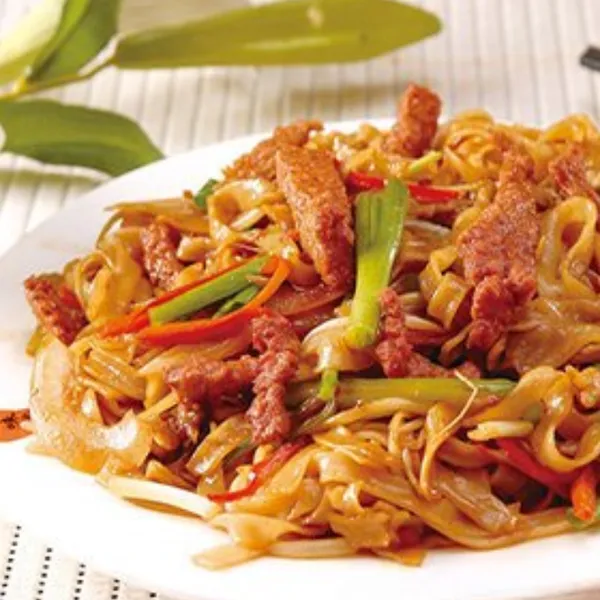 Sauteed Spring Bean Pork Toro With Flat Rice Noodle
