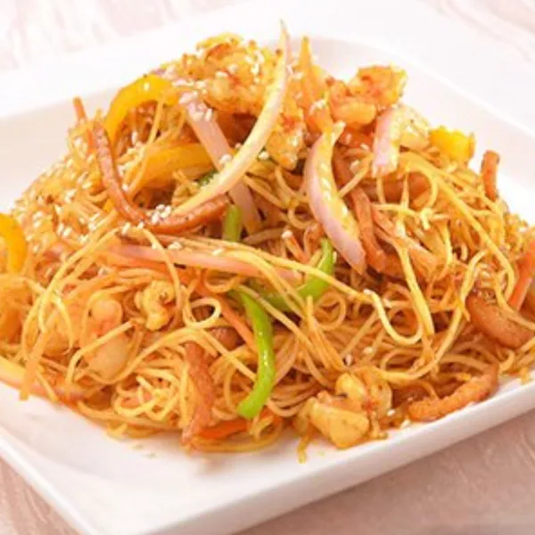 Singapore Style Fried Curry Vermicelli