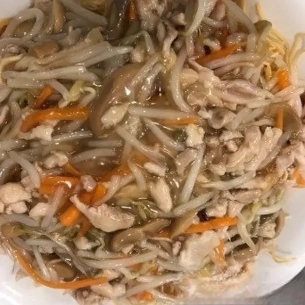 Sauteed Chicken Chow Mein With Bean Sprout